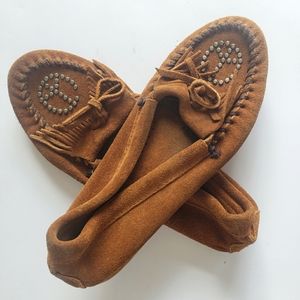 Vintage Minnetonka leather peace sign moccasins, size 8